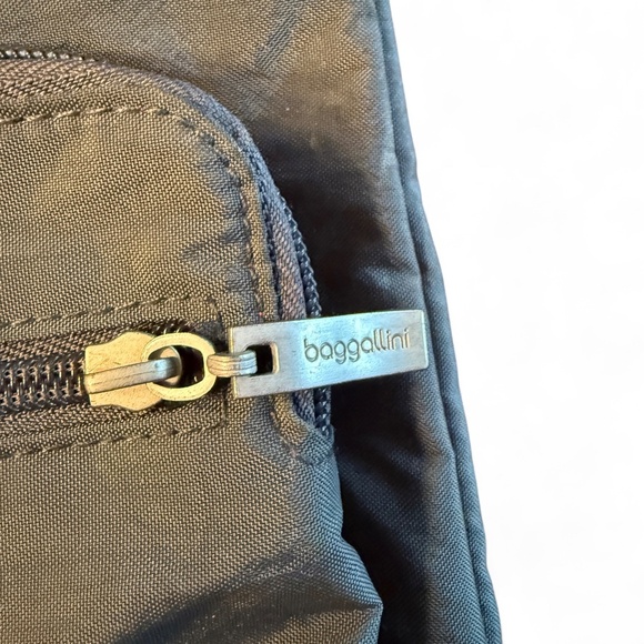 Baggalini Charcoal Gray Adjustable Crossbody Purse Lightweight Travel Organizer - Picture 3 of 8